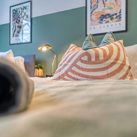 2 Bedroom Stylish Spacious Apt, Sleeps 6, Central Cheltenham, With Free Parking - By Blue Puffin Stays Exteriér fotografie