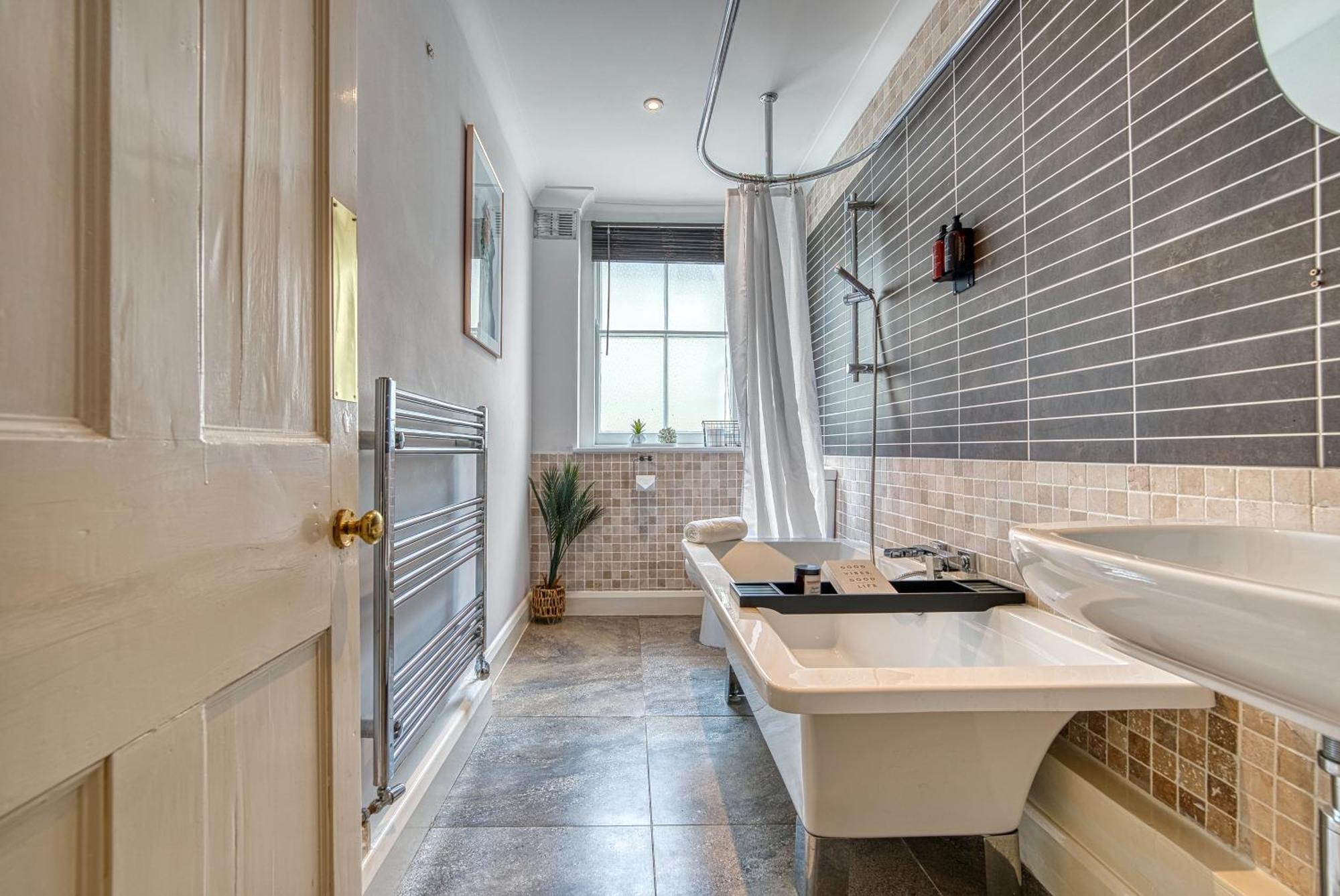 2 Bedroom Stylish Spacious Apt, Sleeps 6, Central Cheltenham, With Free Parking - By Blue Puffin Stays Exteriér fotografie