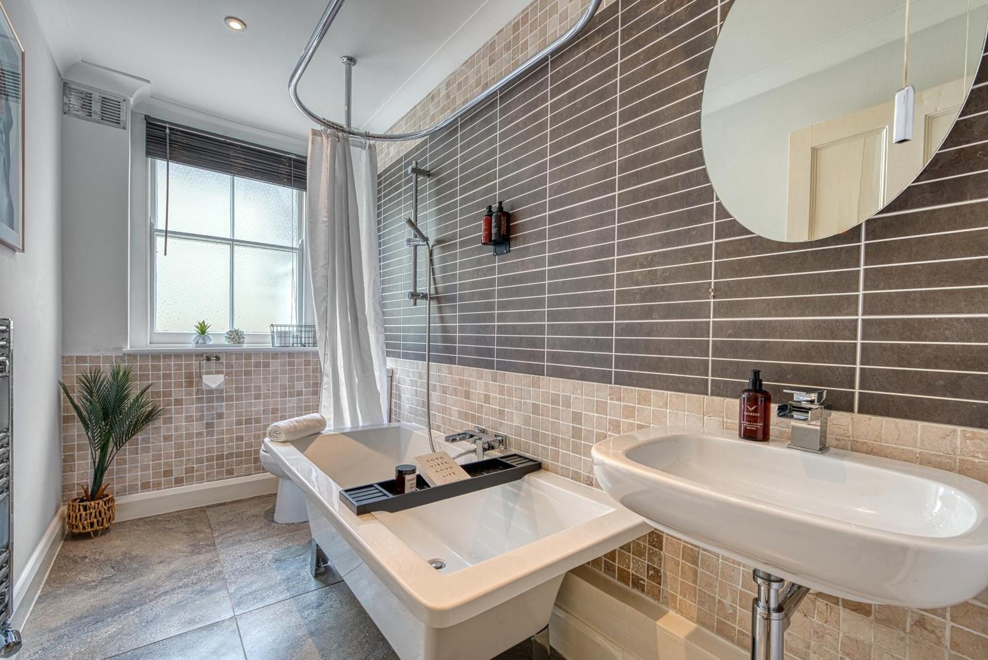 2 Bedroom Stylish Spacious Apt, Sleeps 6, Central Cheltenham, With Free Parking - By Blue Puffin Stays Exteriér fotografie
