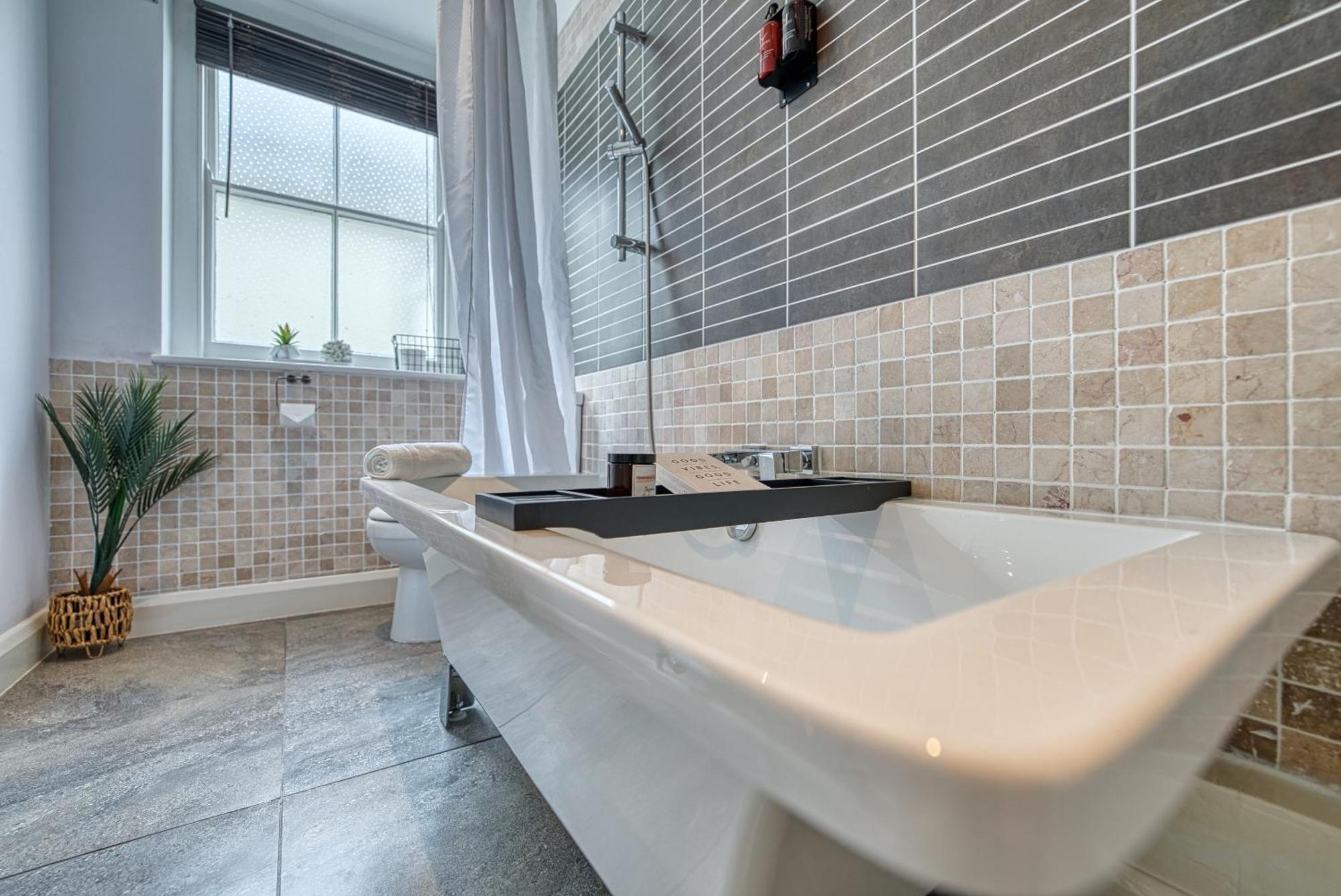 2 Bedroom Stylish Spacious Apt, Sleeps 6, Central Cheltenham, With Free Parking - By Blue Puffin Stays Exteriér fotografie