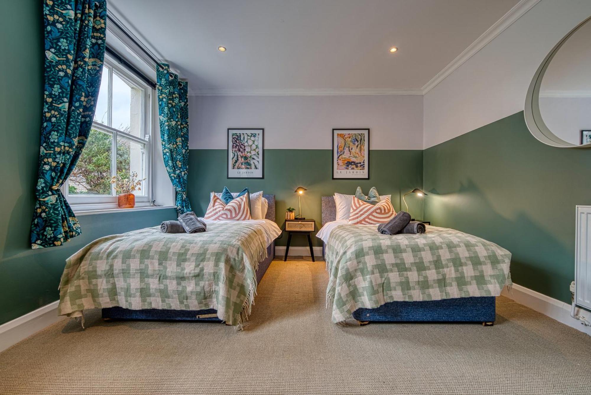 2 Bedroom Stylish Spacious Apt, Sleeps 6, Central Cheltenham, With Free Parking - By Blue Puffin Stays Exteriér fotografie
