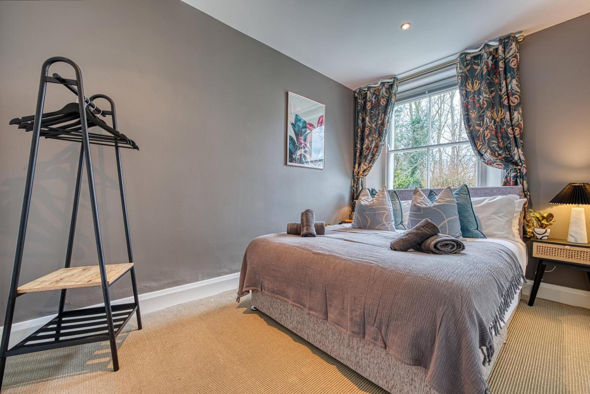 2 Bedroom Stylish Spacious Apt, Sleeps 6, Central Cheltenham, With Free Parking - By Blue Puffin Stays Exteriér fotografie