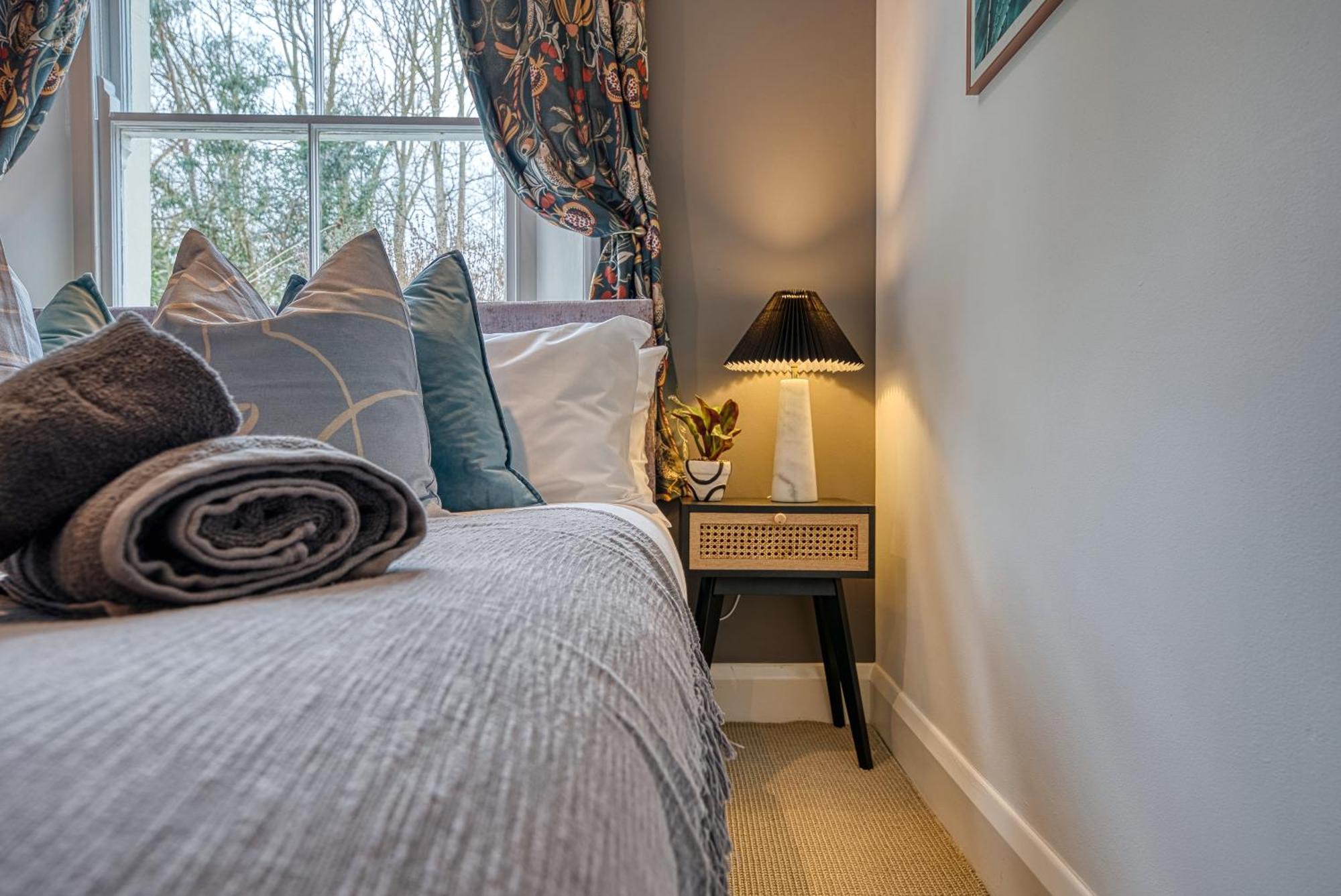 2 Bedroom Stylish Spacious Apt, Sleeps 6, Central Cheltenham, With Free Parking - By Blue Puffin Stays Exteriér fotografie