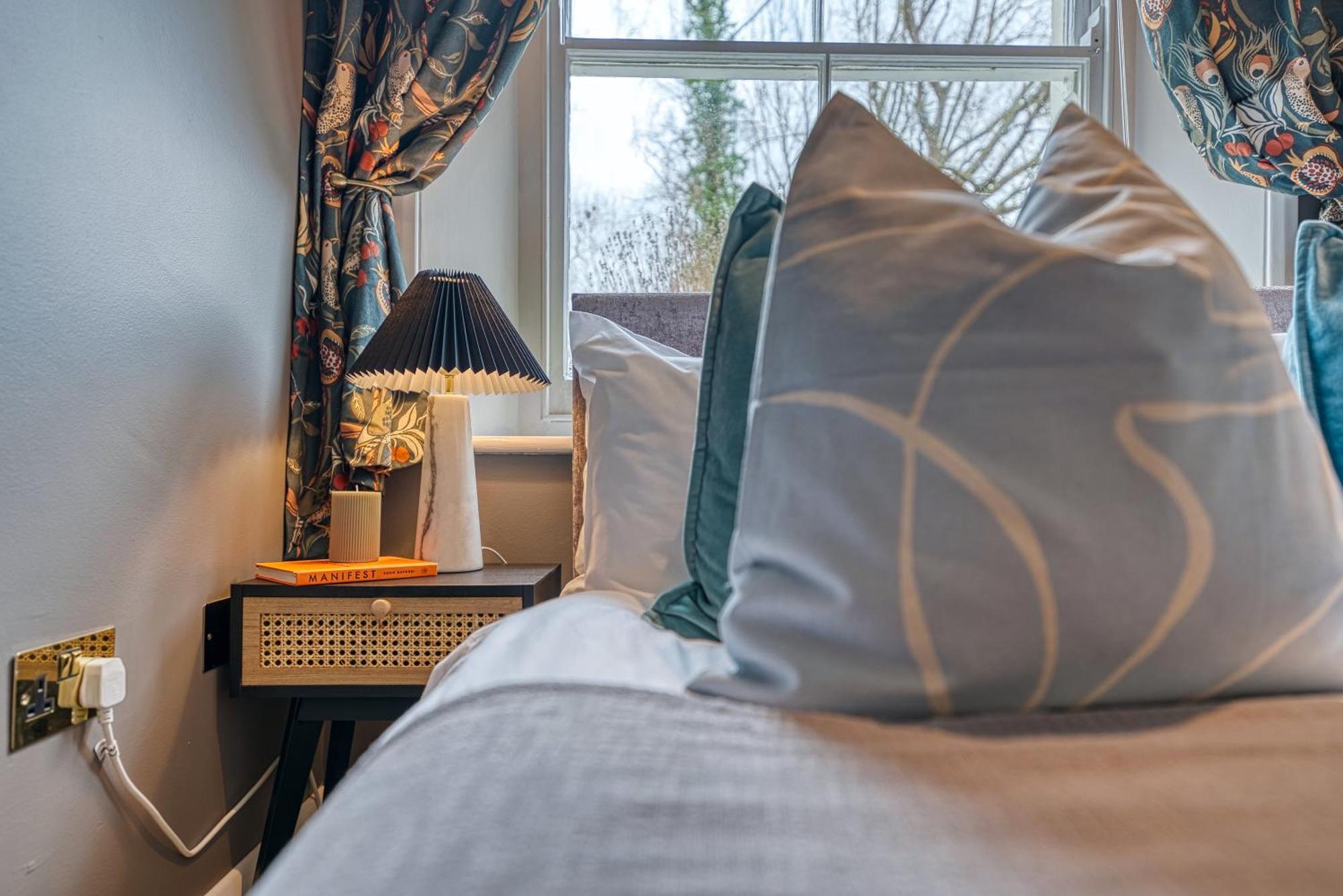 2 Bedroom Stylish Spacious Apt, Sleeps 6, Central Cheltenham, With Free Parking - By Blue Puffin Stays Exteriér fotografie